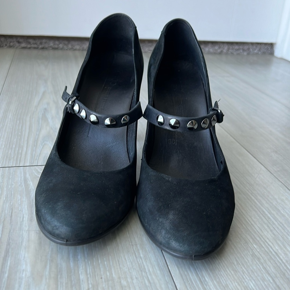 Women’s black ecco heels
